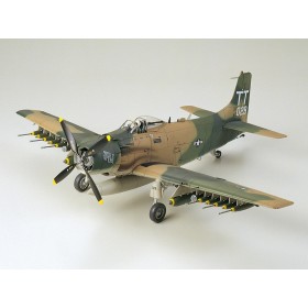 Tamiya 61073, DOUGLAS A-1J SKYRAIDER™ USAF, kit scale 1/48