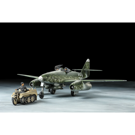 Tamiya 25215, Messerschmitt Me262 A-2a w/Kettenkraftrad, byggsats skala 1/48