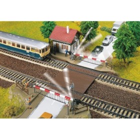 Faller 120174- Level-crossing with gatekeeper’s house, scale 1:87