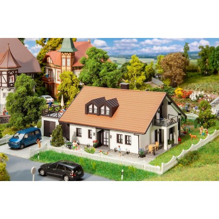 Faller 130641- 1985 Prefabricated house, scale 1:87