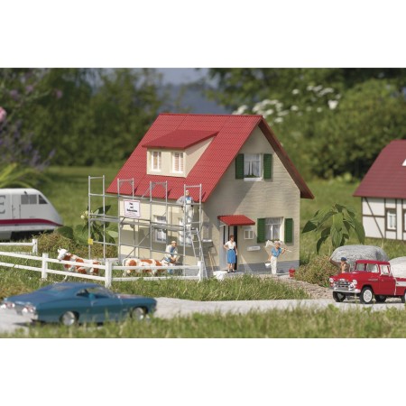 PIKO 62072 - Hus under renovering, Skala 1:22,5